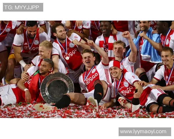 足球再次夺冠展现实力球员团结拼搏成就辉煌历史