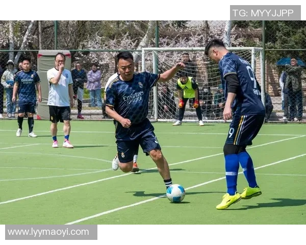 陕西大秦足球队奋勇拼搏力争佳绩展现足球精神与团队合作的魅力